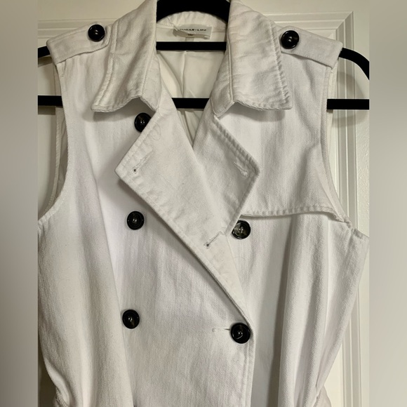LN WHITE DENIM TRENCH. LAYER W/BLACK TOP UNDERNEATH & BLACK BOOTS OR HEELS💃🏿 - Picture 8 of 9
